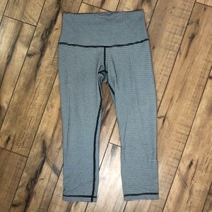 lululemon SZ 6 gingham cropped high rise legging